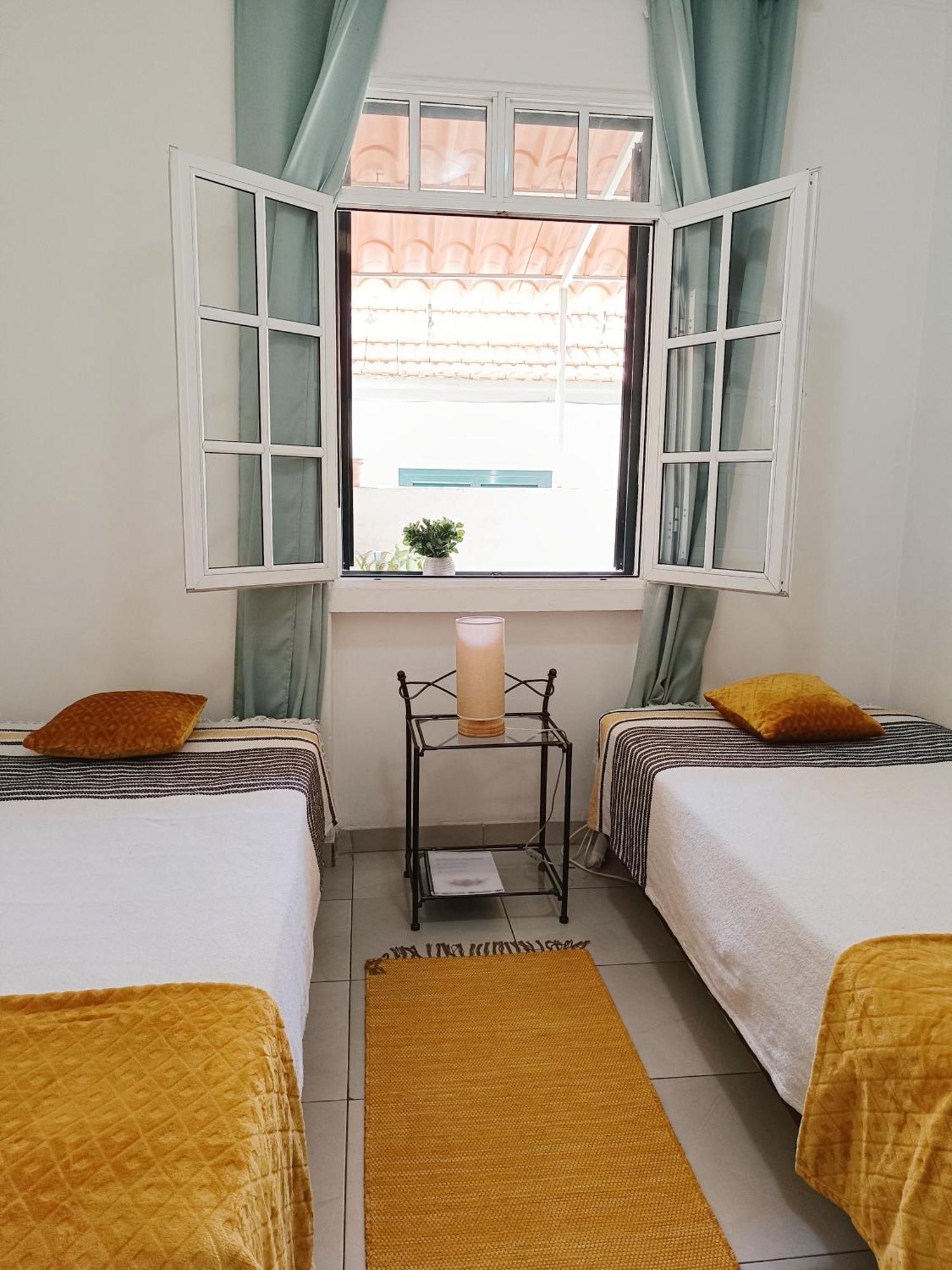 Home & Flower - Private Bedrooms Funchal エクステリア 写真